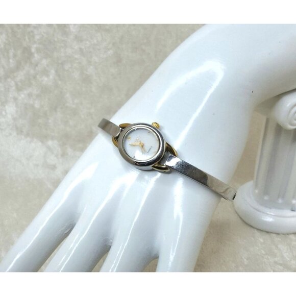 Vintage Womens Timex Indiglo Silver Tone Gold Tone Slim Band P8 Watch - Picture 2 of 8